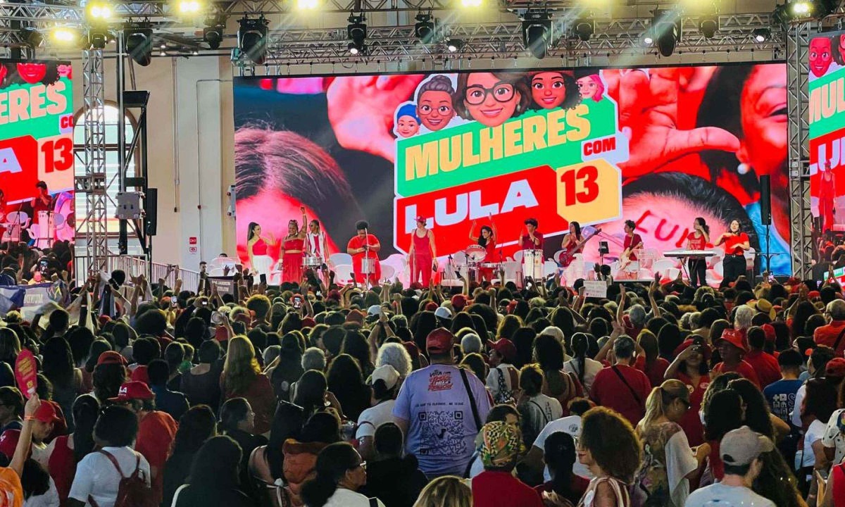 Ato "Mulheres com Lula" é realizado na Serraria Souza Pinto, no Centro de BH, neste sábado (29/8) - (crédito: Edésio Ferreira/EM/D.A Press)