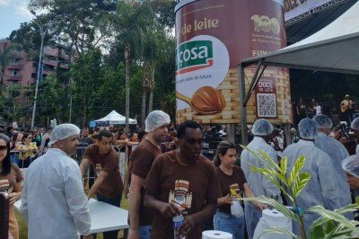 Para chegar às 3,4 toneladas de doce, foram utilizados cerca de 7.500 litros de leite -  (crédito: Redes sociais/Reprodução)