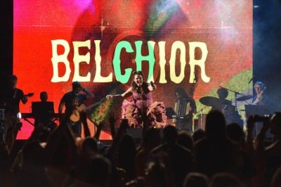 Na primeira interação com o público — que cantava junto com animação e emoção — a cantora cearense afirmou estar feliz de estar novamente na capital mineira -  (crédito: Ramon Lisboa/EM/DA.Press)