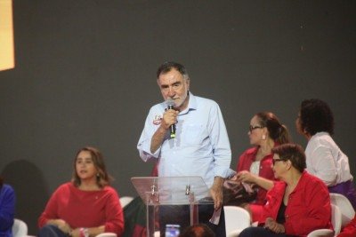 Candidato ao governo de Minas, Patrus Ananias (PT), em evento em BH com o presidente Lula neste sábado (29/8) -  (crédito: Edésio Ferreira/EM/D.A.Press)