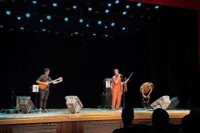 Guilherme Pimenta leva o violino ao estilo popular, com inspirações que vão desde o forró ao blues -  (crédito: Ana Clara Torres/EM/D.A Press)