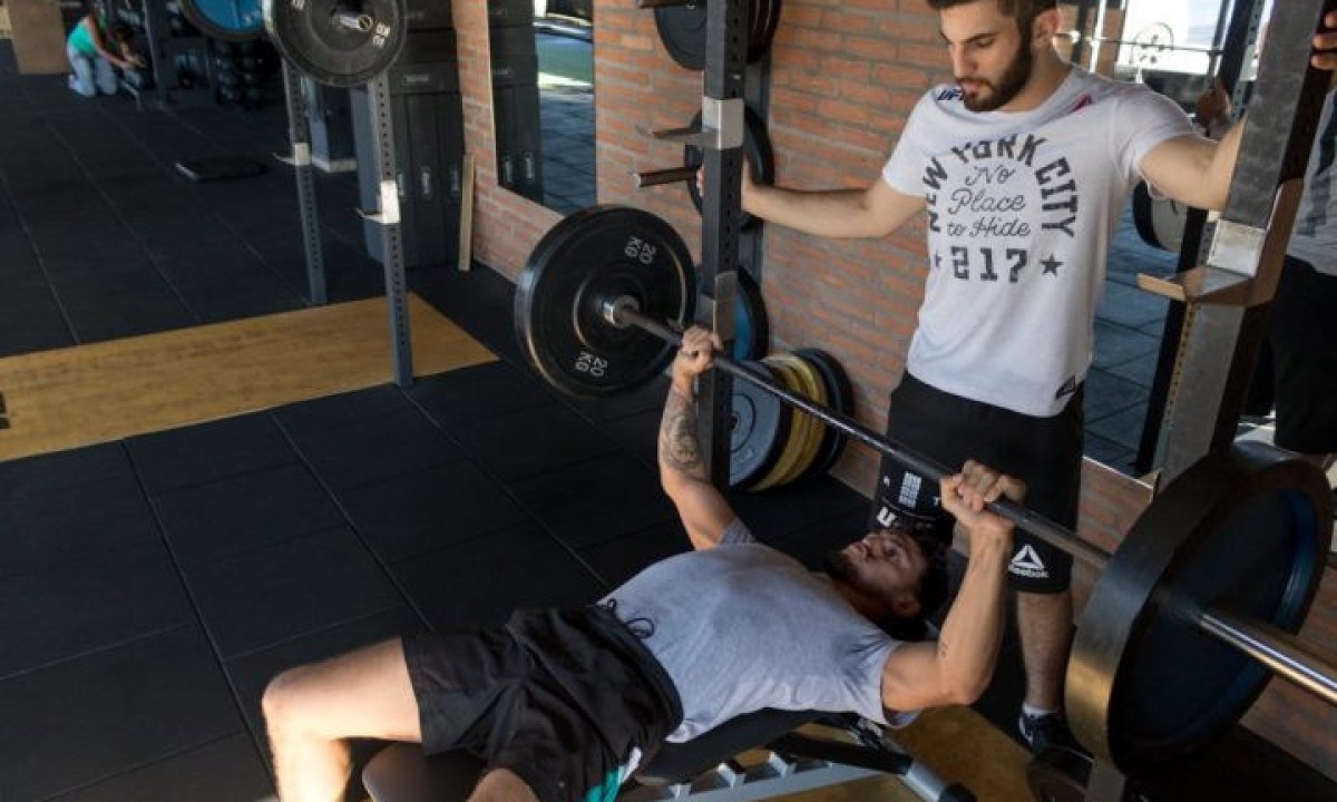 Testosterona
Relacionada à força muscular, energia e disposição. Está presente em homens e mulheres e contribui para diversas funções do organismo. - (crédito: pexels Bruno Bueno)
