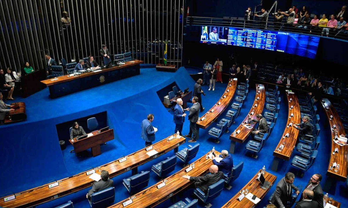 Em outubro, os eleitores vão escolher dois nomes para o Senado. Dos 17 candidatos, quatro são mulheres - (crédito: Jonas Pereira/Agência Senado)