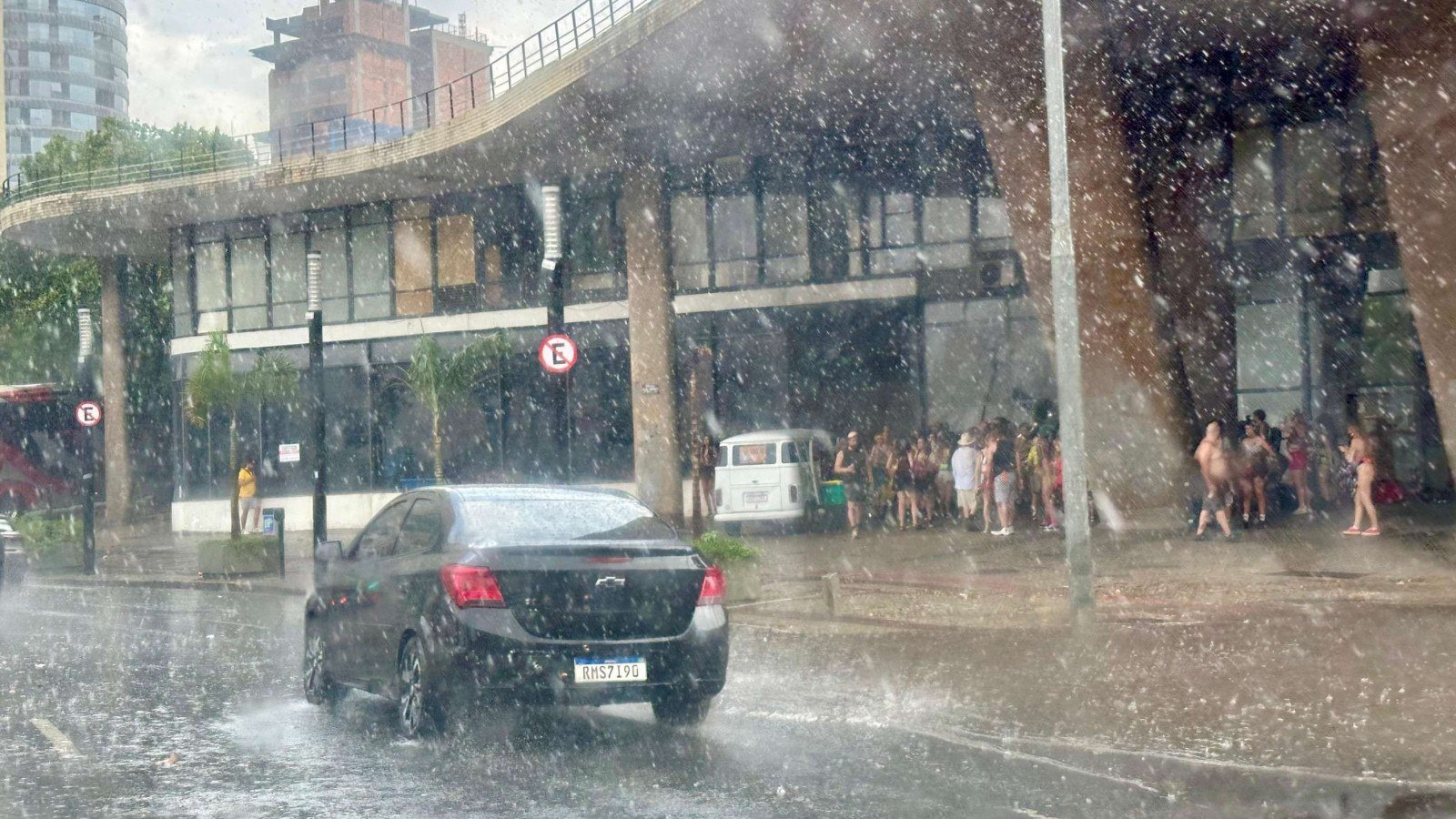 Chuva forte é registrada em BH neste domingo (30/8)-Ramon Lisboa/EM/D.A Press