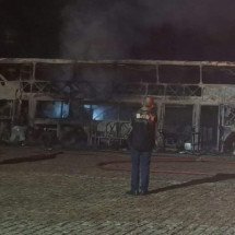 Ônibus de viagem pega fogo no Vale do Rio Doce - Divulgação/CBMMG