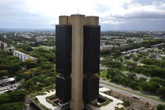 Desaceleração econômica e inflação mais baixa podem levar juros a 11,5% em 2027