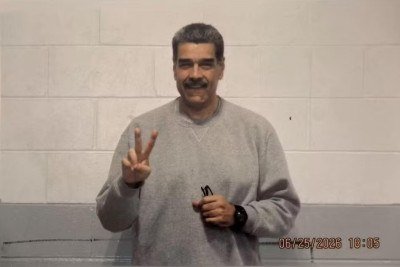 Maduro também menciona a esposa, Cilia Flores, que foi presa com ele, e faz referências à fé religiosa -  (crédito: Redes Sociais/Divulgação)