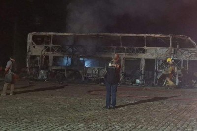 Ônibus de viagem é destruído em incêndio no Vale do Rio Doce -  (crédito: Divulgação/CBMMG)