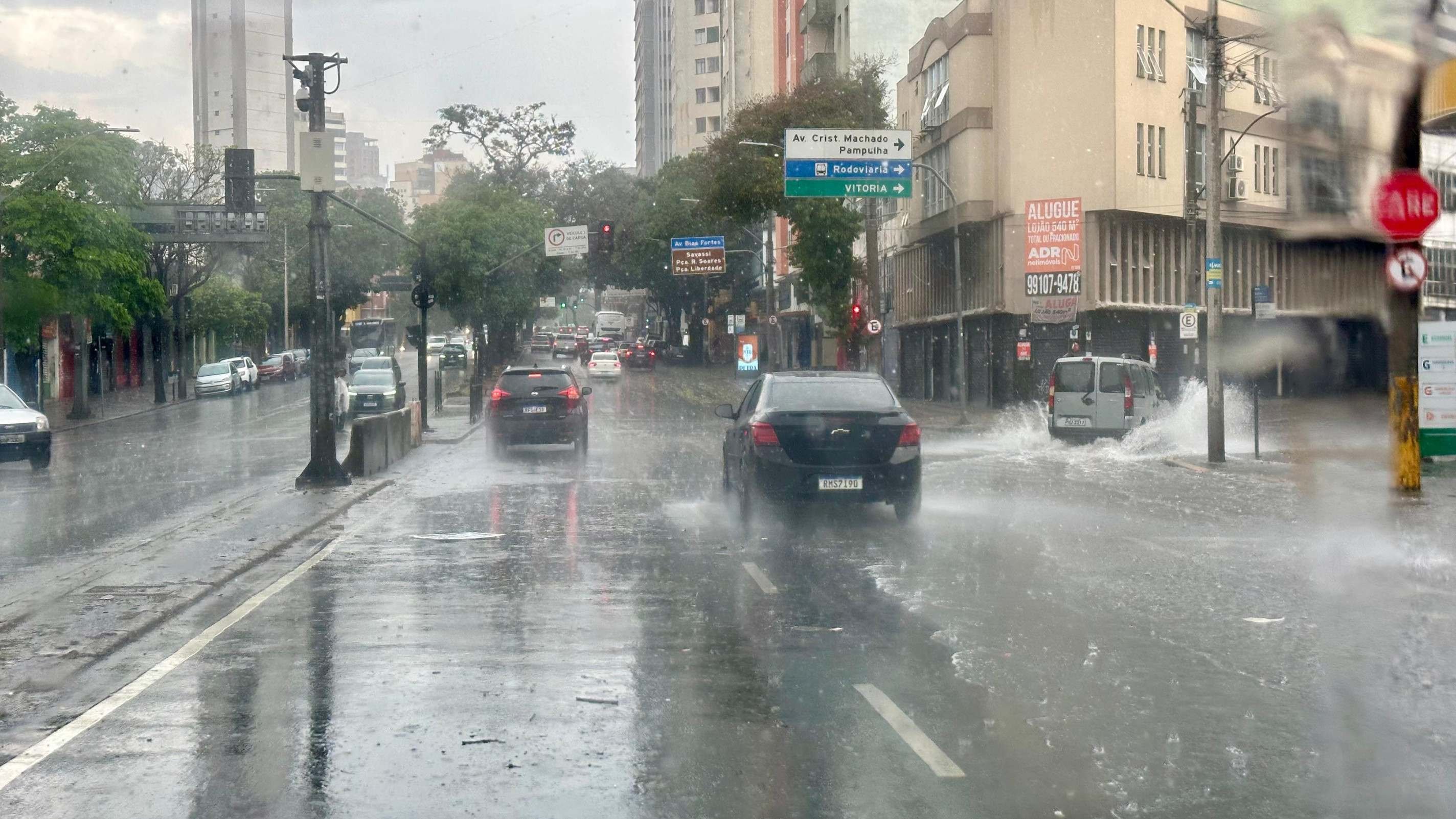 Chuva forte é registrada em BH neste domingo (30/8)