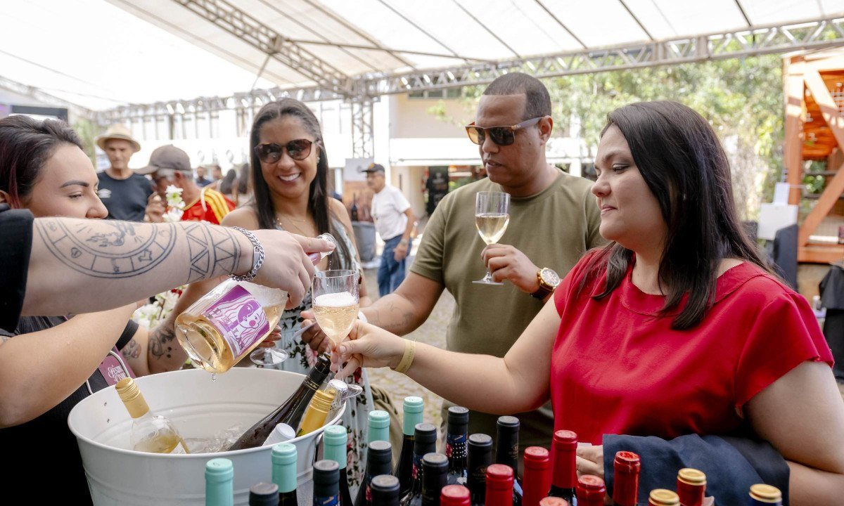 Entre ta&ccedil;as, gastronomia e natureza, o 1&ordm; Festival de Vinhos de Itabira conquistou o p&uacute;blico