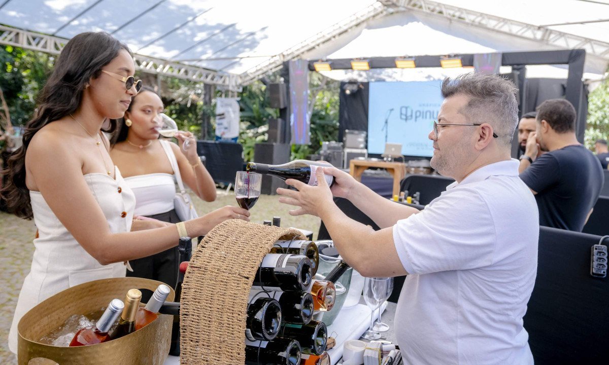 1ª edição do Festival de Vinhos de Itabira foi um sucesso, reunindo cerca de 500 pessoas em um encontro de sabores, música, cultura e natureza - (crédito: Thiago Sales/Divulgação)