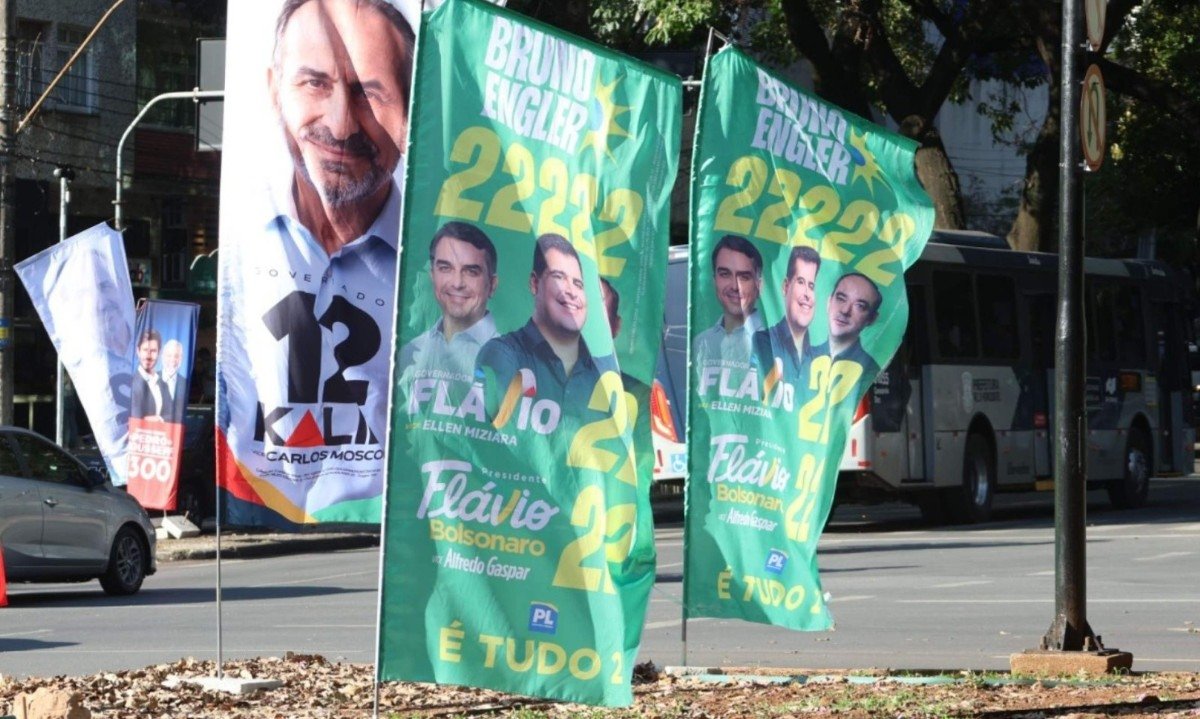 Banner de Bruno Engler exposto em Belo Horizonte - (crédito: Marcos Vieira/EM/D.A. Press)