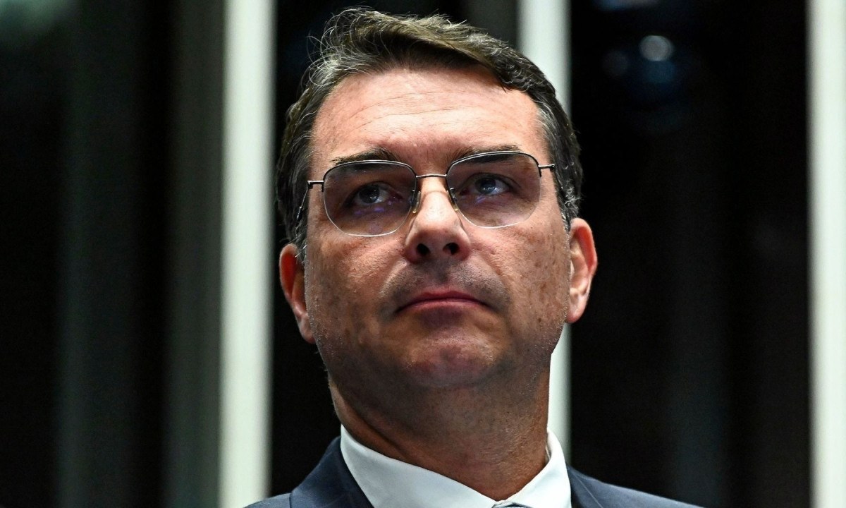 Postagem contra Flávio Bolsonaro foi compartilhada quando já era público de que a informação era falsa - (crédito: Platobr Politica)