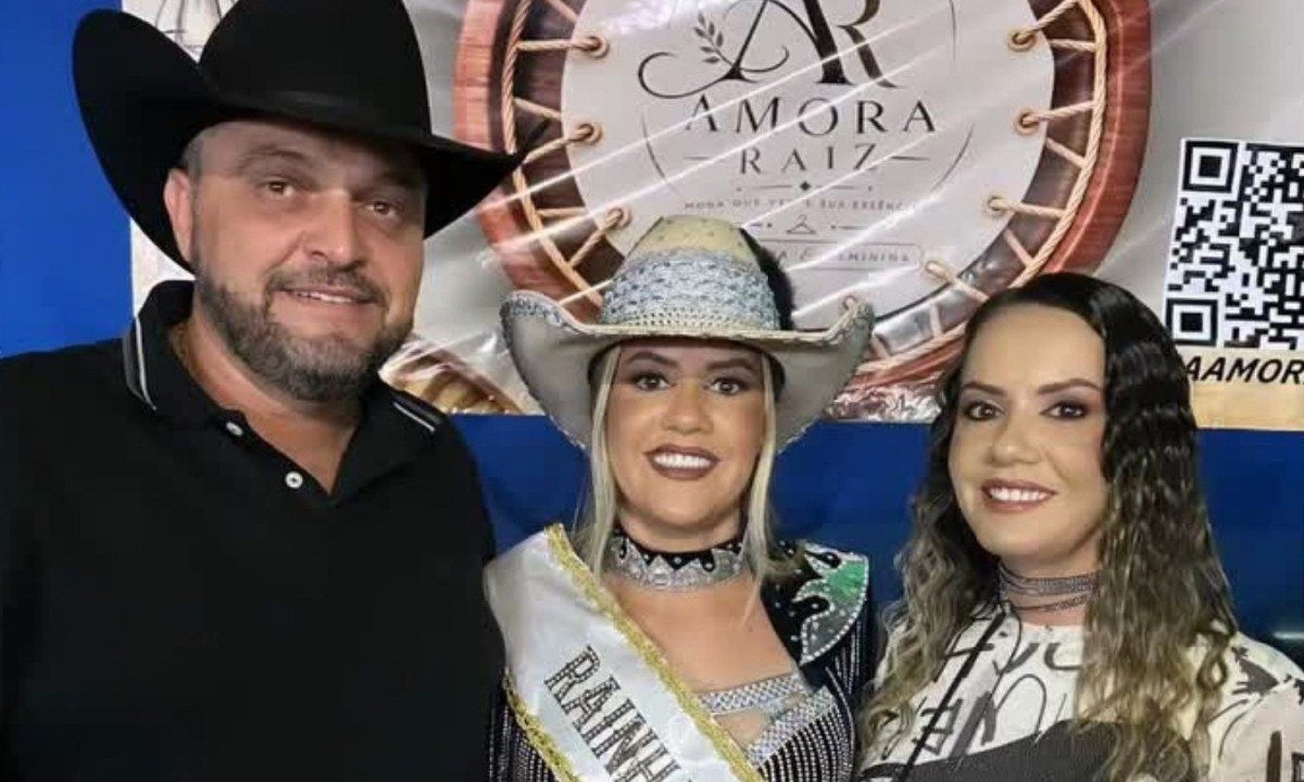 Maycon Rueda posa com as irmãs gêmeas Lara Alves Rueda, rainha de rodeio, e Laila, com quem mantém um relacionamento a três - (crédito: Redes sociais)