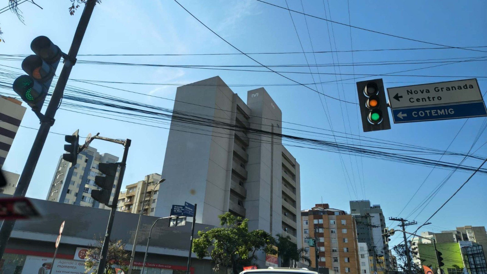 Na Av. Bar&atilde;o Homem de Melo sem&aacute;foros est&atilde;o funcionando no modo intermitente