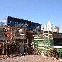 Obras do Trevo do Belvedere avançam com vigas e fecham MGC-356