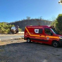 Batida entre carro e carreta mata caminhoneiro na BR-251 no Norte de Minas - Reprodução/CBMMG