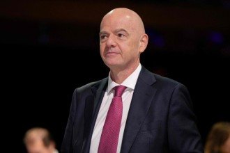 Uefa volta a criticar Infantino após Fifa abandonar plano de investimento privado