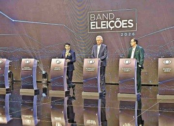 Debate da Band favoreceu Augusto Coury (D) (Avante), que disparou nas pesquisas eleitorais -  (crédito: Renato Pizzutto/Band/Divulgação)