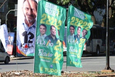 Banner de Bruno Engler exposto em Belo Horizonte -  (crédito: Marcos Vieira/EM/D.A. Press)