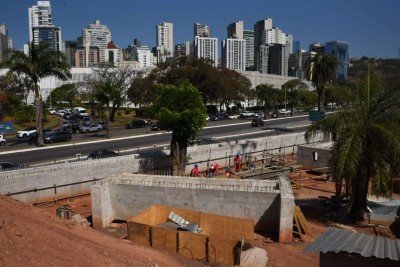 Com a interdição total, os motoristas não poderão utilizar a passagem sob o viaduto -  (crédito: Gladyston Rodrigues/EM/D.A.Press)