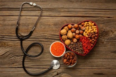Priorizar alimentos naturais, reduzir ultraprocessados e praticar atividade contribuem para a saúde de forma ampla -  (crédito: magnific)