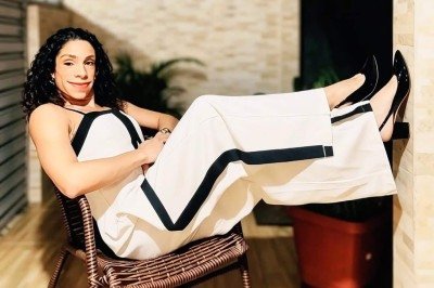 Convivendo diariamente com a condição, Karyn decidiu transformar sua experiência em uma forma de conscientização -  (crédito: Instagram/Reprodução)