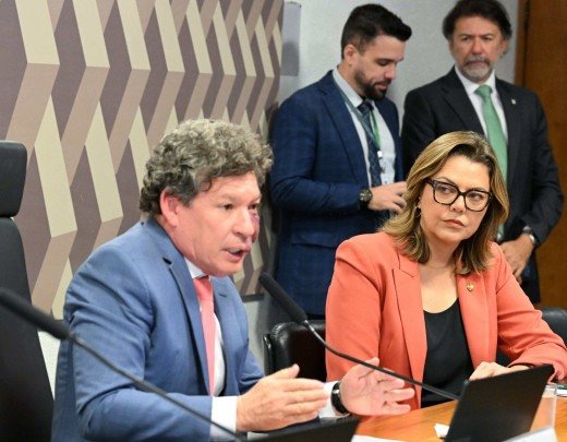 Lopes preside a comissão: 'Se tiver pedido de vista, eu posso conceder vista de uma até 24 horas' -  (crédito: Edilson Rodrigues/Ag..ncia Senado     )