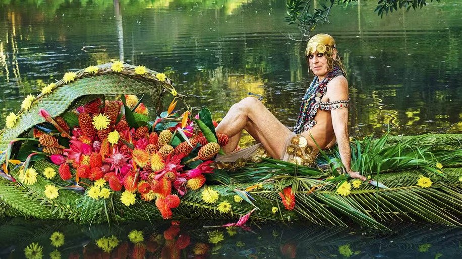 A ousadia na performance e nos figurinos &eacute; marca registrada de Ney Matogrosso -  (crédito: David LaChapelle / Divulga&ccedil;&atilde;o)