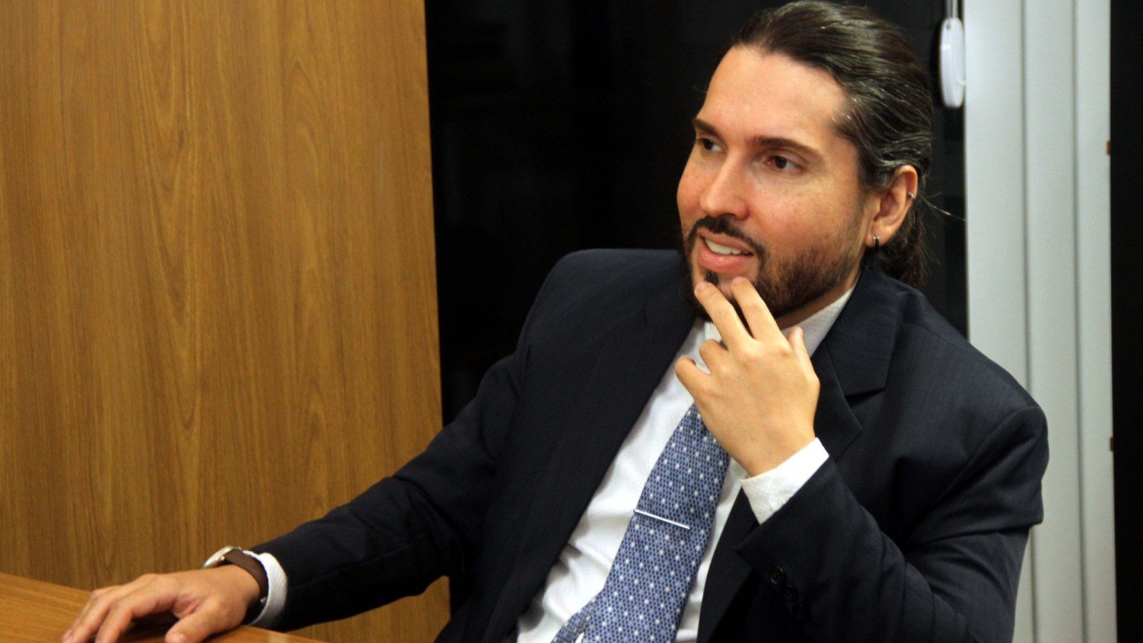 O advogado e especialista em direito digital Marcos Soares participou do Central Glitch para analisar o caso. Segundo ele, o desafio est&aacute; em proteger menores sem abrir m&atilde;o da privacidade. 