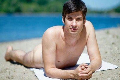 Vereador que prop&otilde;e transformar cidade em para&iacute;so nudista &eacute; frequentador de resorts naturistas e defende a pr&aacute;tica -  (crédito: Uwe Anspach/dpa
)