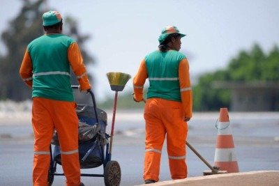 Veja como fazer o descarte correto do lixo para proteger os garis  -  (crédito: Divulgação / Agência Senado )