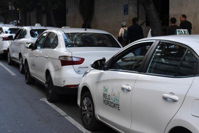  Taxistas de BH poderão trazer passageiros do aeroporto à capital mineira
       -  (crédito: Gladyston Rodrigues/EM/D.A Presss)