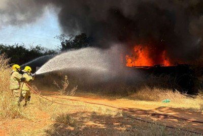 Onze bombeiros foram levados para atender essa ocorrência de incêndio  -  (crédito: CBMMG / Divulgação)