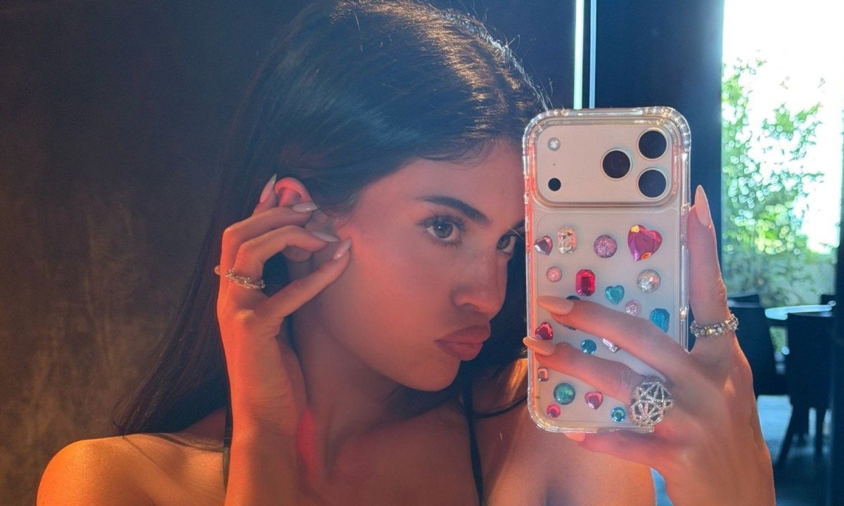 Bedazzling: o que é e por que a febre do brilho dos anos 2000 voltou - Instagram / Kylie Jenner