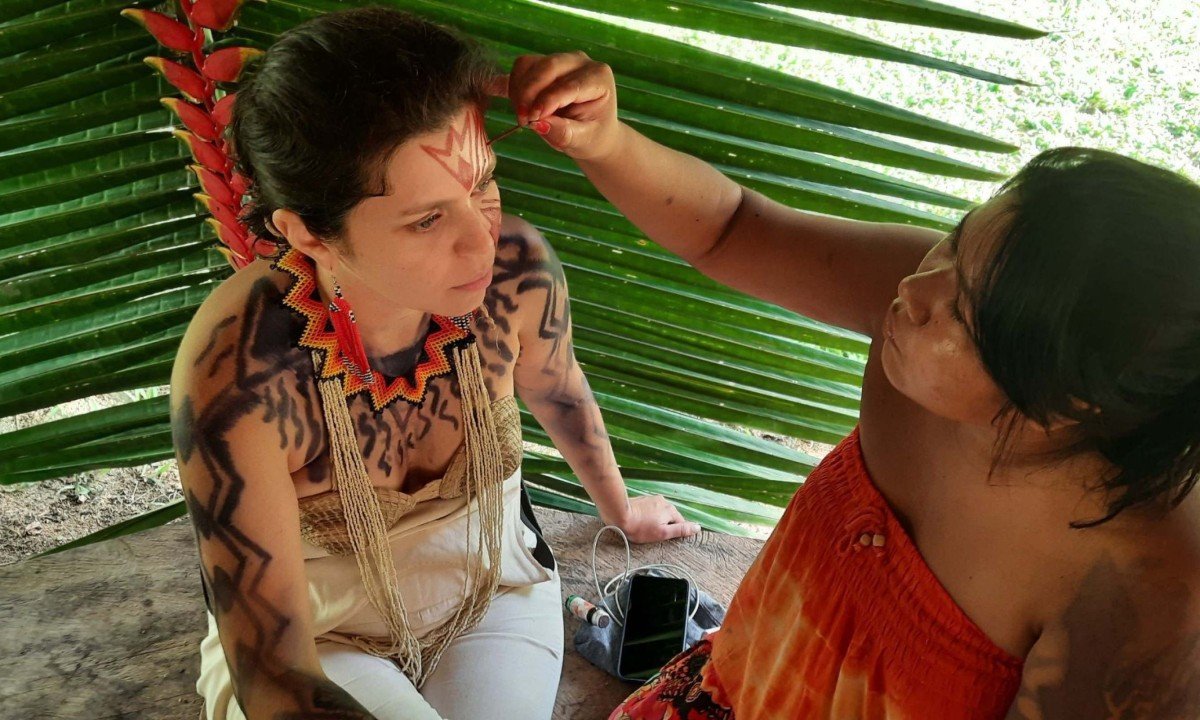 Conhecer a Amaz&ocirc;nia &eacute; tamb&eacute;m mergulhar na cultura Shanenawa. Uma experi&ecirc;ncia de imers&atilde;o que aproxima o viajante dos saberes ancestrais