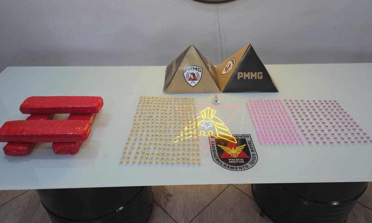 Suspeito transportava quatro barras de maconha, 64 frascos de lança-perfume e 529 comprimidos de ecstasy - (crédito: Redes Sociais/Reprodução)
