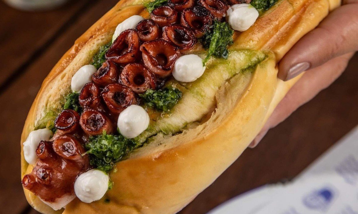 O sandu&iacute;che de polvo com gremolata e maionese de miss&ocirc; &eacute; o item n&uacute;mero um de pedidos do card&aacute;pio do Polvo Bar      Special 