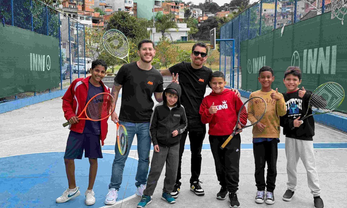 Parceria forma crianças de projeto de tênis em tecnologia - (crédito: DINO)