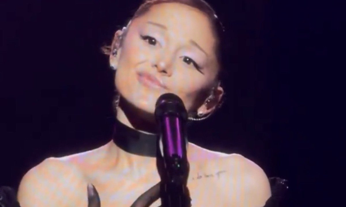 Ariana Grande agradeceu ao público pelo carinho ao longo dos últimos meses de estrada e confirmou pausa nos trabalhos - (crédito: Reprodução/ Redes Sociais )
