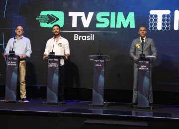 Púlpitos dos candidatos ausentes permaneceram no estúdio -  (crédito: Marcos Vieira/EM/D.A. Press)