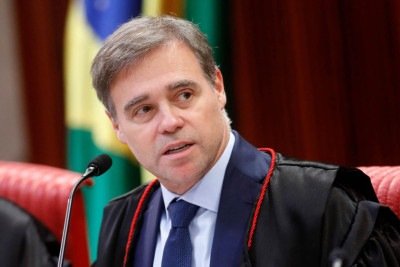 Mendon&ccedil;a divulga notas de R$ 26,4 mil para rebater suspeita sobre ternos -  (crédito: Foto: Alejandro Zambrana/Secom/TSE)