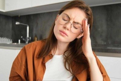Menstruação pode funcionar como um facilitador ou gatilho, mas a enxaqueca é uma doença neurológica e deve ser tratada como tal -  (crédito: Magnific)