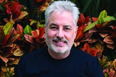 'Passei por uma fase de muita dor, e ela continua existindo de forma diferente', diz viúvo de Rita Lee  -  (crédito: Guilherme Samora/12.fev.26/Divulgação)