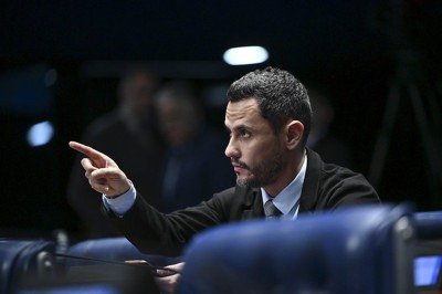 Candidato ao governo de Minas comparou privilégios de políticos ao de trabalhadores da escala 6x1 para defender a mudança -  (crédito: Tom Molina/Agência Senado)