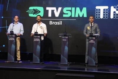 Púlpitos dos candidatos ausentes permaneceram no estúdio -  (crédito: Marcos Vieira/EM/D.A. Press)