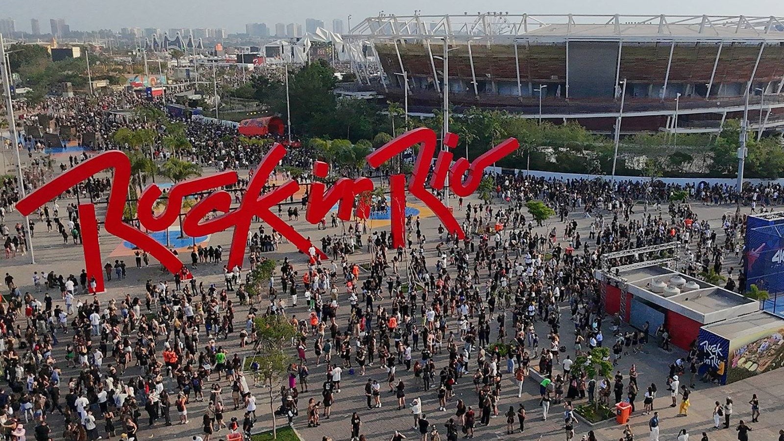 Milhares de pessoas se re&uacute;nem para o Rock in Rio, ressaltando a import&acirc;ncia da seguran&ccedil;a e preven&ccedil;&atilde;o de golpes em grandes eventos como destaca a mat&eacute;ria -  (crédito: Divulga&ccedil;&atilde;o)