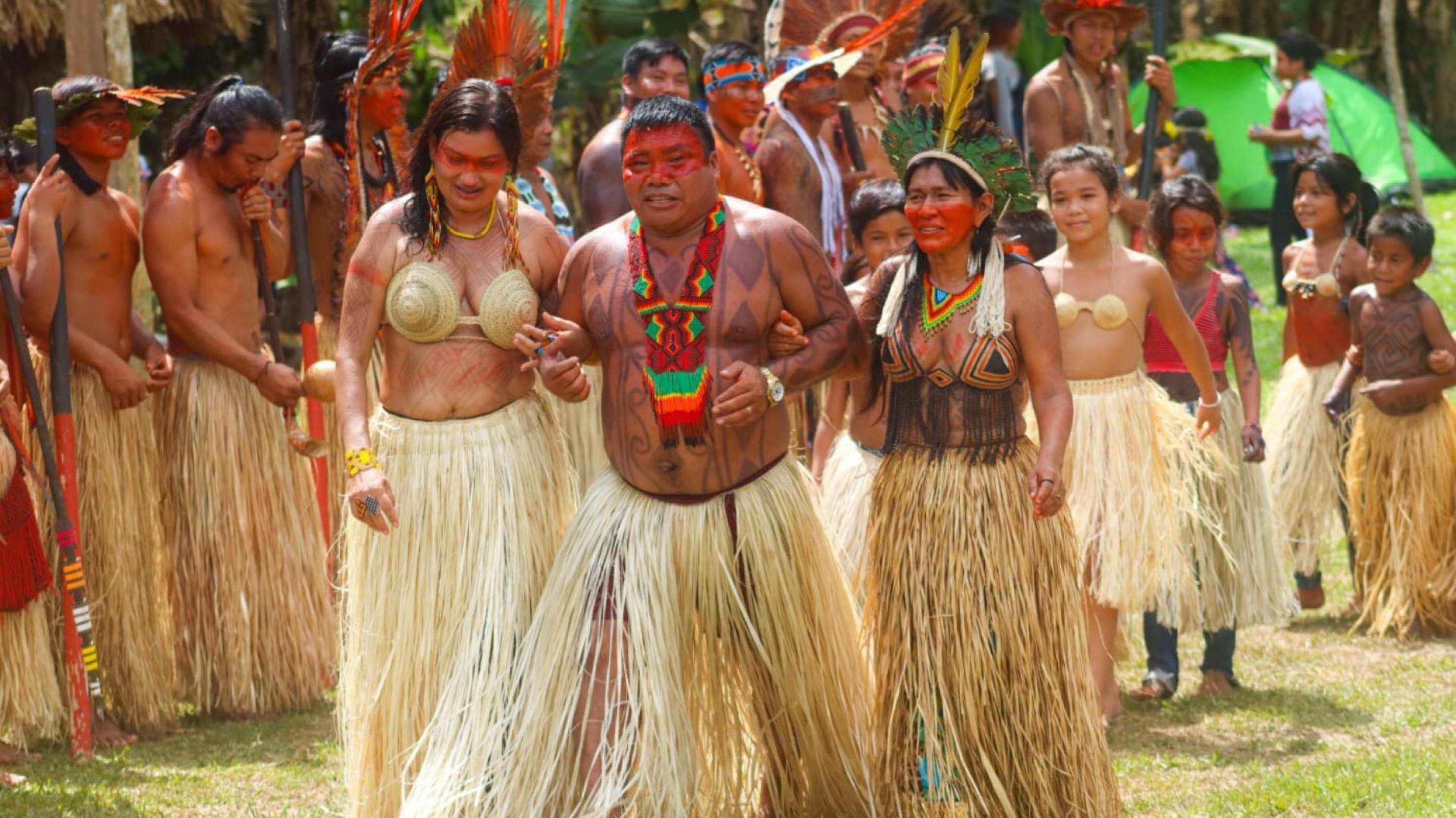 No Acre, a viagem ganha outro significado. As expedições junto ao povo indígena Shanenawa promovem uma imersão na cultura, nos saberes tradicionais e na relação ancestral com a floresta-Vivalá/Divulgação