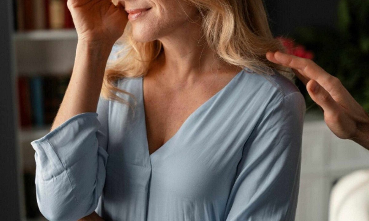 Muitas mulheres chegam ao climatério acumulando sobrecarga, estresse, mudanças de vida e responsabilidades, e isso pode somar aos efeitos biológicos - (crédito: Magnific)