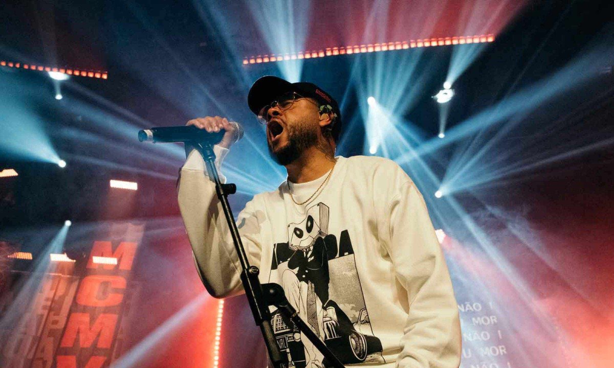 Emicida define seu show como "menos para as redes sociais e mais para a densidade da relação entre amantes de música" - (crédito: Ênio César/Divulgação)